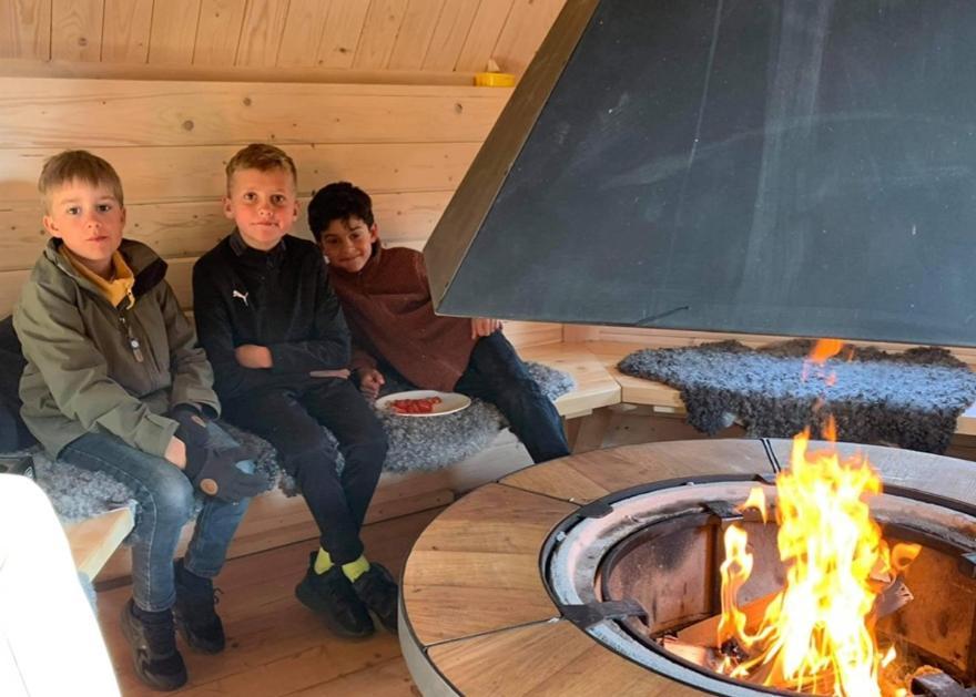 Kalvs Skolhus Hostel ภายนอก รูปภาพ